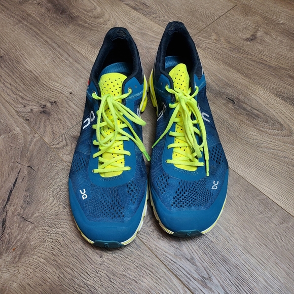 On Running Other - On Cloud Cloudflow

Mens Running shoes